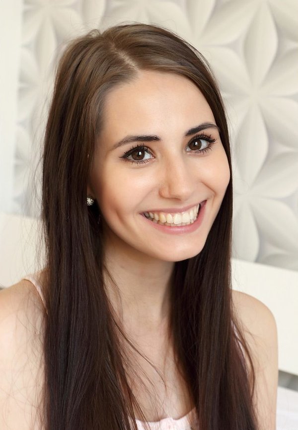 Мария, 18